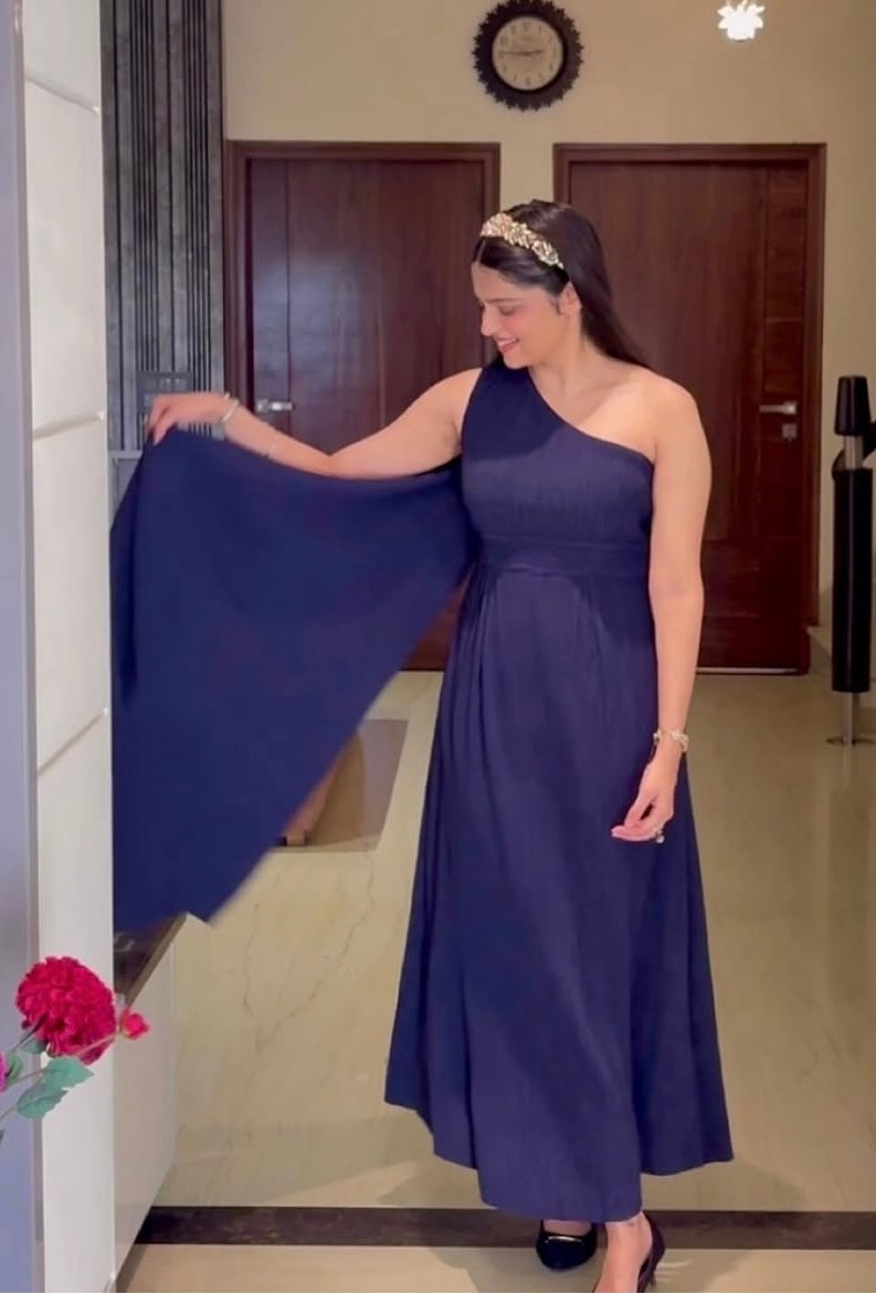 Midnight One-Shoulder Elegance