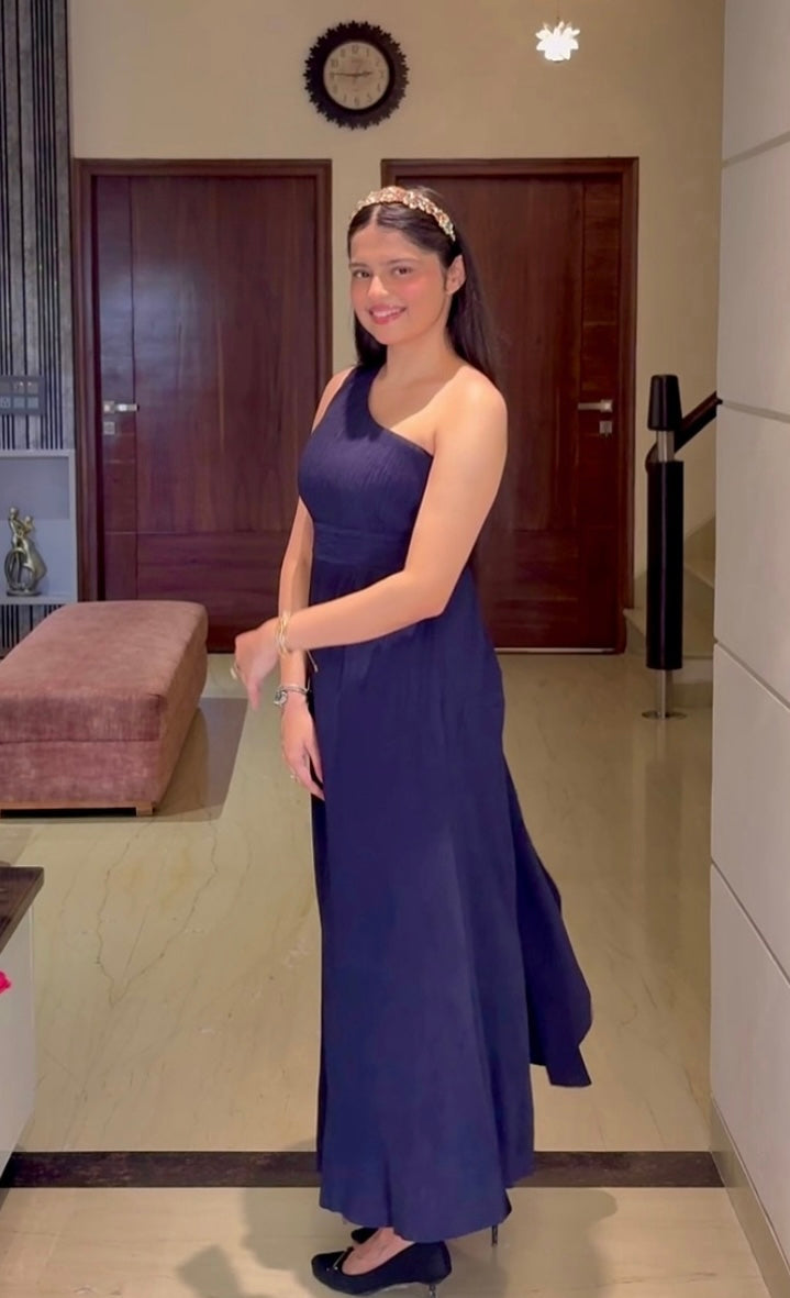 Midnight One-Shoulder Elegance